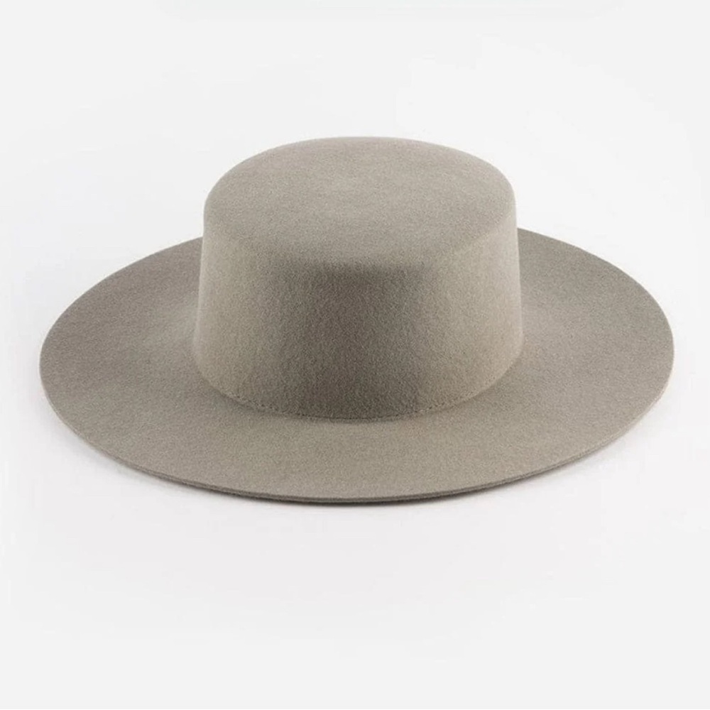 GIGI PIP Dahlia boater in light gray. Worn once